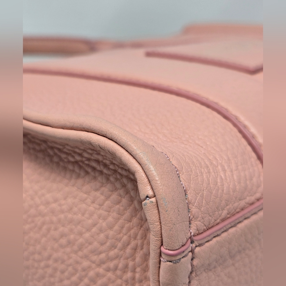 Marc Jacobs The Tote- Leather Small In Southern Peach with Gold Hardware - Picture 13 of 15